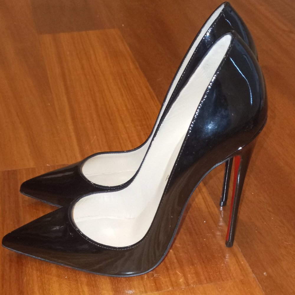 Christian Louboutin So Kate Pump